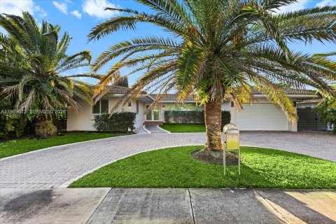 Villa ou maison à louer à North Miami, Floride: 3 chambres, 216.09 m2 № 2031426 - photo 3