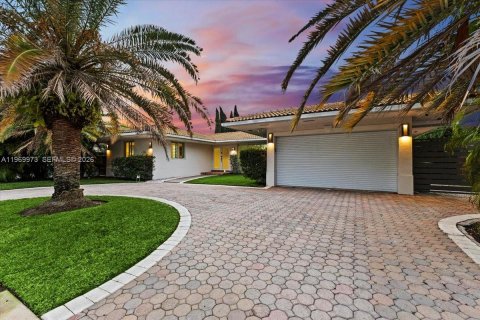 Villa ou maison à louer à North Miami, Floride: 3 chambres, 216.09 m2 № 2031426 - photo 1