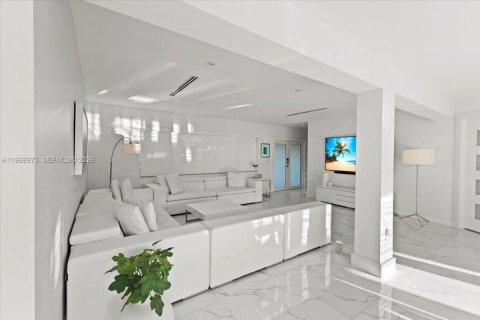 Villa ou maison à louer à North Miami, Floride: 3 chambres, 216.09 m2 № 2031426 - photo 5