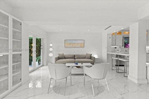 Villa ou maison à louer à North Miami, Floride: 3 chambres, 216.09 m2 № 2031426 - photo 8