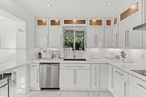 Villa ou maison à louer à North Miami, Floride: 3 chambres, 216.09 m2 № 2031426 - photo 12