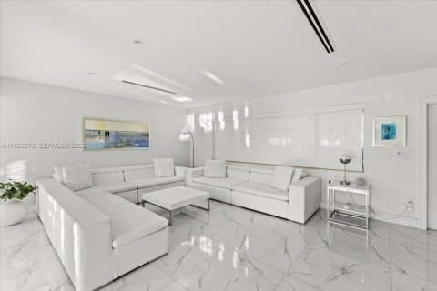 Villa ou maison à louer à North Miami, Floride: 3 chambres, 216.09 m2 № 2031426 - photo 4