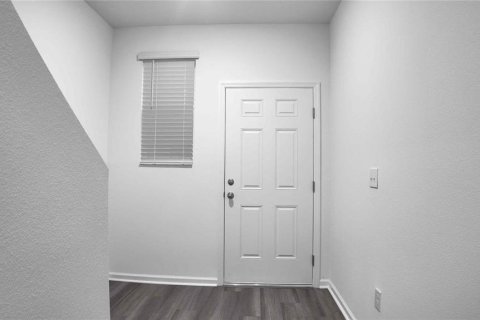 Снять в аренду таунхаус в Зеферхиллс-Норт, Флорида 3 комнаты, 128.76м2, № 1893600 - фото 3