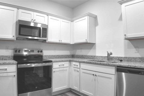 Снять в аренду таунхаус в Зеферхиллс-Норт, Флорида 3 комнаты, 128.76м2, № 1893600 - фото 7