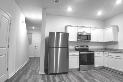 Снять в аренду таунхаус в Зеферхиллс-Норт, Флорида 3 комнаты, 128.76м2, № 1893600 - фото 6