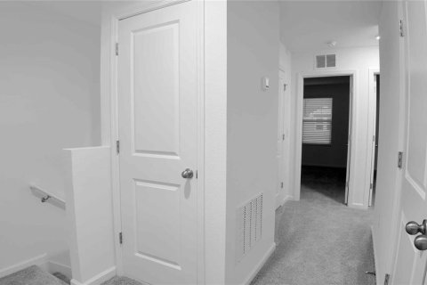 Снять в аренду таунхаус в Зеферхиллс-Норт, Флорида 3 комнаты, 128.76м2, № 1893600 - фото 10