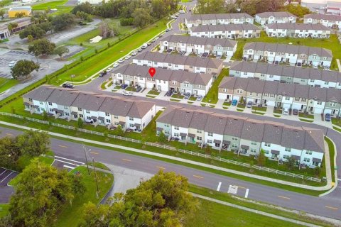 Снять в аренду таунхаус в Зеферхиллс-Норт, Флорида 3 комнаты, 128.76м2, № 1893600 - фото 2