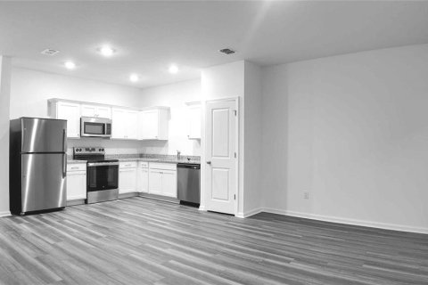 Снять в аренду таунхаус в Зеферхиллс-Норт, Флорида 3 комнаты, 128.76м2, № 1893600 - фото 8