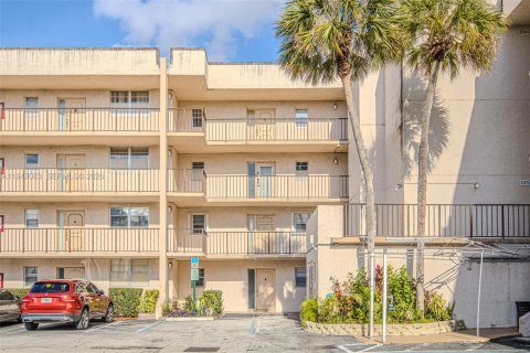 Купить кондоминиум в Санрайз, Флорида 1 спальня, 86.68м2, № 2007135 - фото 25