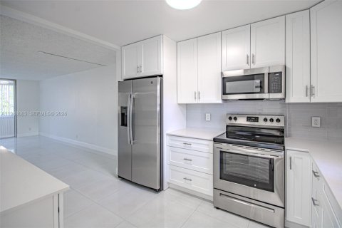 Купить кондоминиум в Санрайз, Флорида 1 спальня, 86.68м2, № 2007135 - фото 3