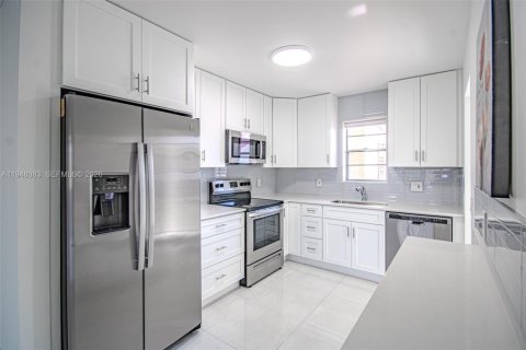 Купить кондоминиум в Санрайз, Флорида 1 спальня, 86.68м2, № 2007135 - фото 2