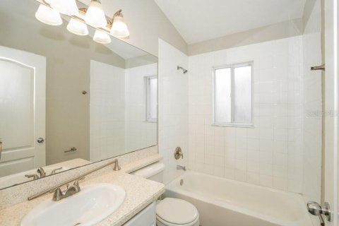 House in Valrico, Florida 4 bedrooms, 147.71 sq.m. № 1905082 - photo 15