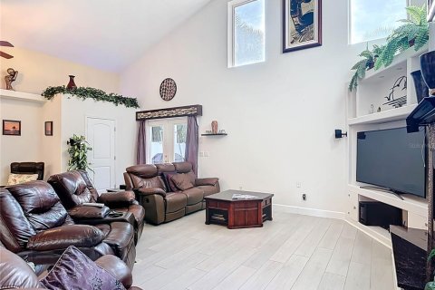 House in New Smyrna Beach, Florida 3 bedrooms, 220.74 sq.m. № 2234258 - photo 10