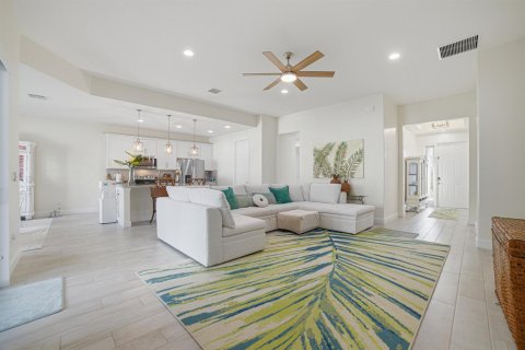 House in Port St. Lucie, Florida 4 bedrooms, 195.56 sq.m. № 2401710 - photo 6