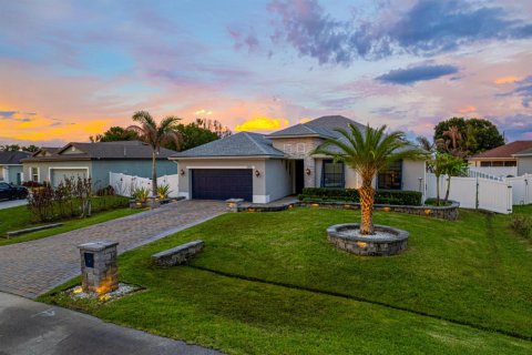 House in Port St. Lucie, Florida 4 bedrooms, 195.56 sq.m. № 2401710