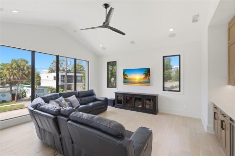 Villa ou maison à vendre à Orlando, Floride: 6 chambres, 381.36 m2 № 2210784 - photo 28