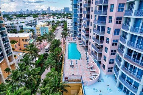 Condo in Miami Beach, Florida, 2 bedrooms  № 2013232 - photo 27