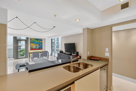 Condo in Miami Beach, Florida, 2 bedrooms  № 2013232 - photo 4