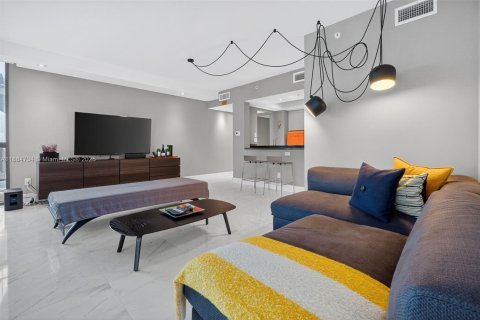 Condo in Miami Beach, Florida, 2 bedrooms  № 2013232 - photo 16
