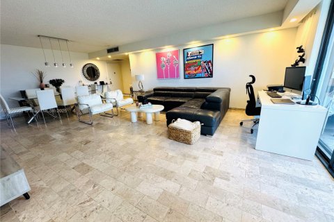 Condo in Hallandale Beach, Florida, 2 bedrooms  № 2081668 - photo 12
