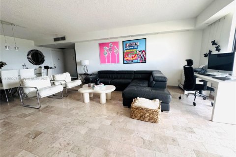 Condo in Hallandale Beach, Florida, 2 bedrooms  № 2081668