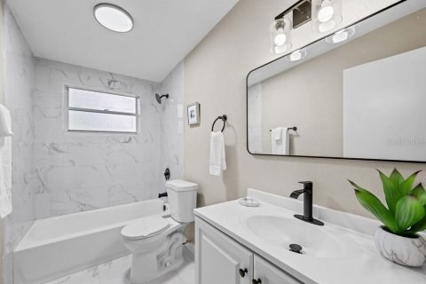 House in Winter Haven, Florida 3 bedrooms, 172.71 sq.m. № 1819302 - photo 21