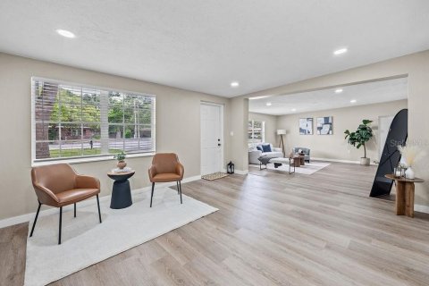 House in Winter Haven, Florida 3 bedrooms, 172.71 sq.m. № 1819302 - photo 2