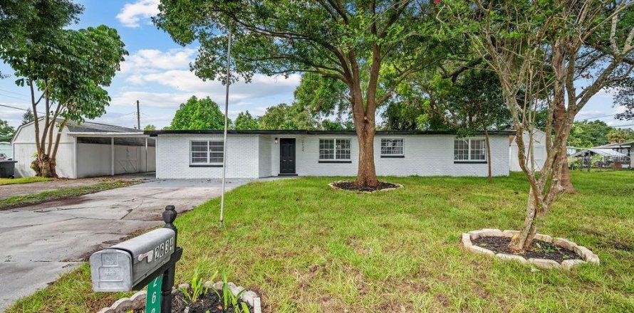 House in Winter Haven, Florida 3 bedrooms, 172.71 sq.m. № 1819302