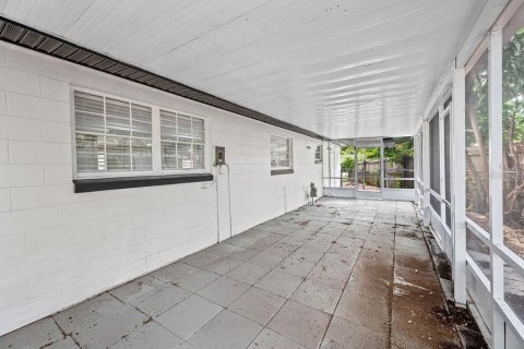 House in Winter Haven, Florida 3 bedrooms, 172.71 sq.m. № 1819302 - photo 23