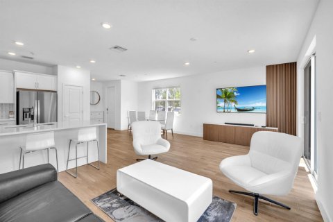 Touwnhouse à vendre à Pembroke Pines, Floride: 4 chambres, 213.4 m2 № 2085648 - photo 4