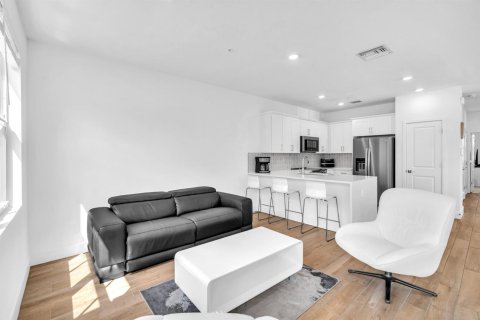 Touwnhouse à vendre à Pembroke Pines, Floride: 4 chambres, 213.4 m2 № 2085648 - photo 30