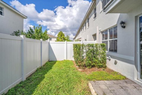 Touwnhouse à vendre à Pembroke Pines, Floride: 4 chambres, 213.4 m2 № 2085648 - photo 17