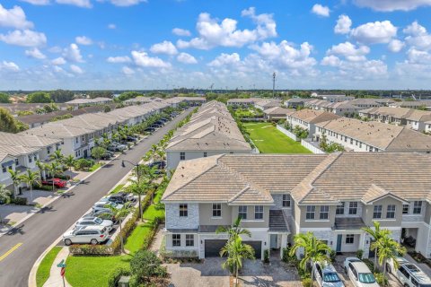 Touwnhouse à vendre à Pembroke Pines, Floride: 4 chambres, 213.4 m2 № 2085648 - photo 15