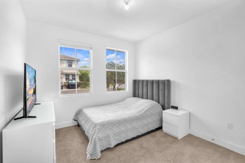 Touwnhouse à vendre à Pembroke Pines, Floride: 4 chambres, 213.4 m2 № 2085648 - photo 11