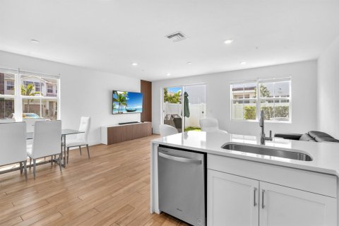 Touwnhouse à vendre à Pembroke Pines, Floride: 4 chambres, 213.4 m2 № 2085648 - photo 29