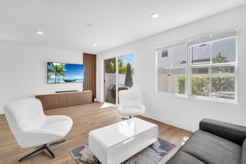 Touwnhouse à vendre à Pembroke Pines, Floride: 4 chambres, 213.4 m2 № 2085648 - photo 27