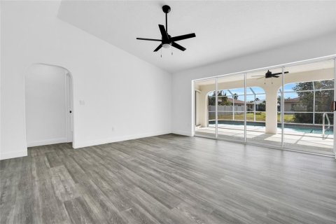Casa en venta en Port Charlotte, Florida, 3 dormitorios, 195.19 m2 № 1684824 - foto 2
