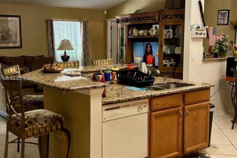 Купить виллу или дом в Лихай-Эйкерс, Флорида 3 спальни, 188.22м2, № 2047879 - фото 9