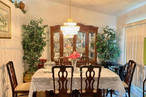 Купить виллу или дом в Лихай-Эйкерс, Флорида 3 спальни, 188.22м2, № 2047879 - фото 6