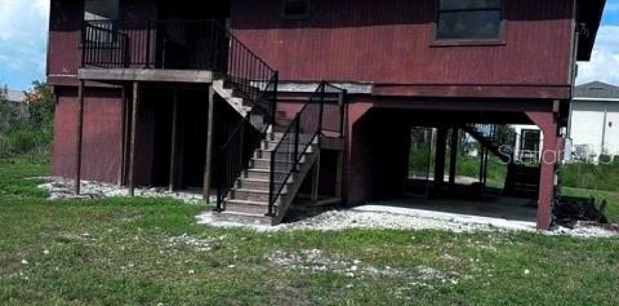 House in Fort Myers, Florida 3 bedrooms, 117.8 sq.m. № 2209396