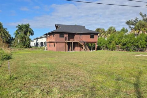 House in Fort Myers, Florida 3 bedrooms, 117.8 sq.m. № 2209396 - photo 2
