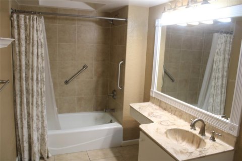 Copropriété à vendre à Bradenton, Floride: 2 chambres, 112.32 m2 № 1919562 - photo 11