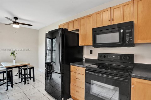 Townhouse in Tamarac, Florida 2 bedrooms № 1752859 - photo 6
