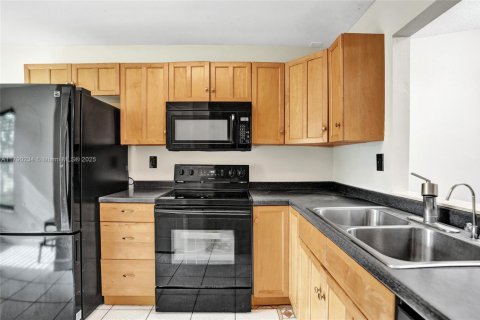 Townhouse in Tamarac, Florida 2 bedrooms № 1752859 - photo 7