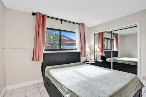 Townhouse in Tamarac, Florida 2 bedrooms № 1752859 - photo 28