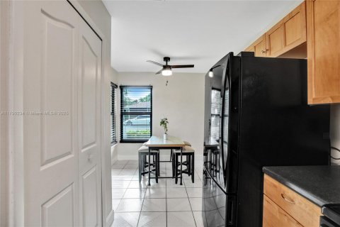 Townhouse in Tamarac, Florida 2 bedrooms № 1752859 - photo 8