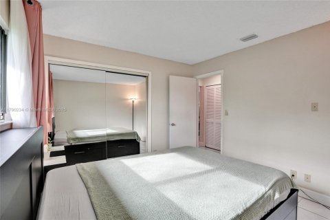 Townhouse in Tamarac, Florida 2 bedrooms № 1752859 - photo 30