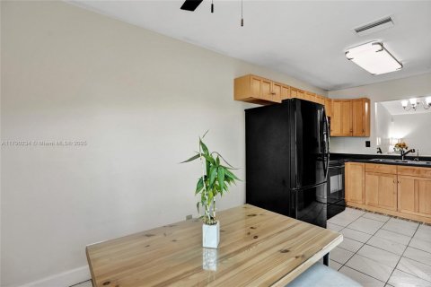 Townhouse in Tamarac, Florida 2 bedrooms № 1752859 - photo 9