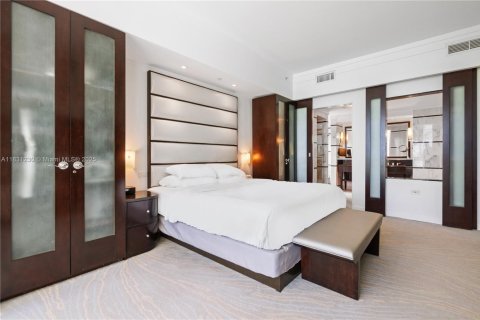 Condo in Miami Beach, Florida, 1 bedroom  № 1813836 - photo 18