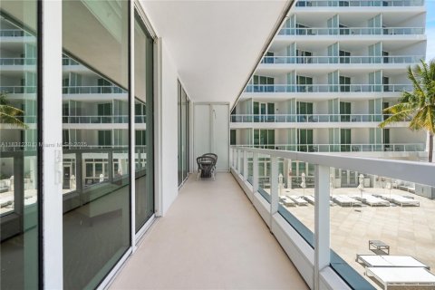 Condo in Miami Beach, Florida, 1 bedroom  № 1813836 - photo 19